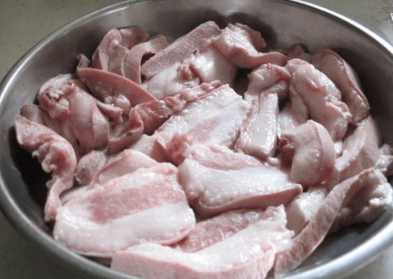 用最简单的方法腌制猪肉，快速享受鲜美口感！